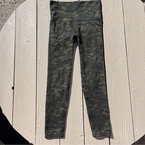 Spanx Look At Me Now Seamless Leggings Womens Large Green Camo Stretch